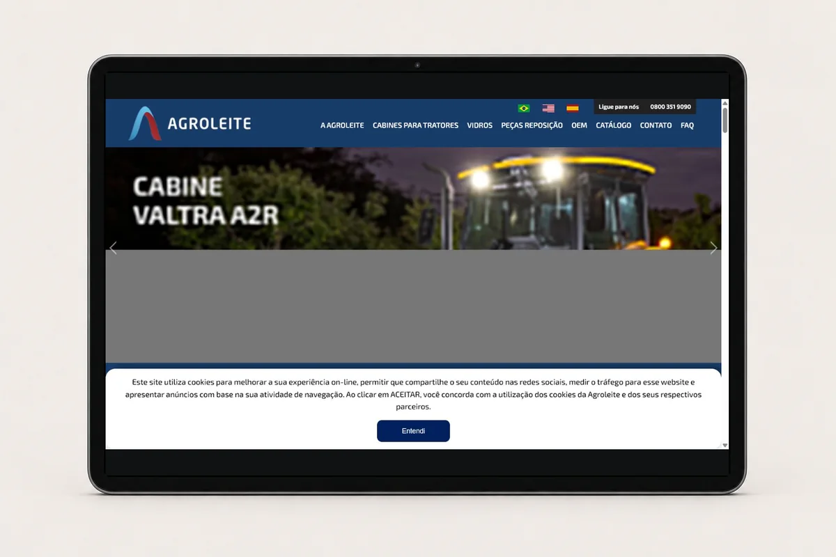 Página inicial do site Agroleite apresentada em tablet