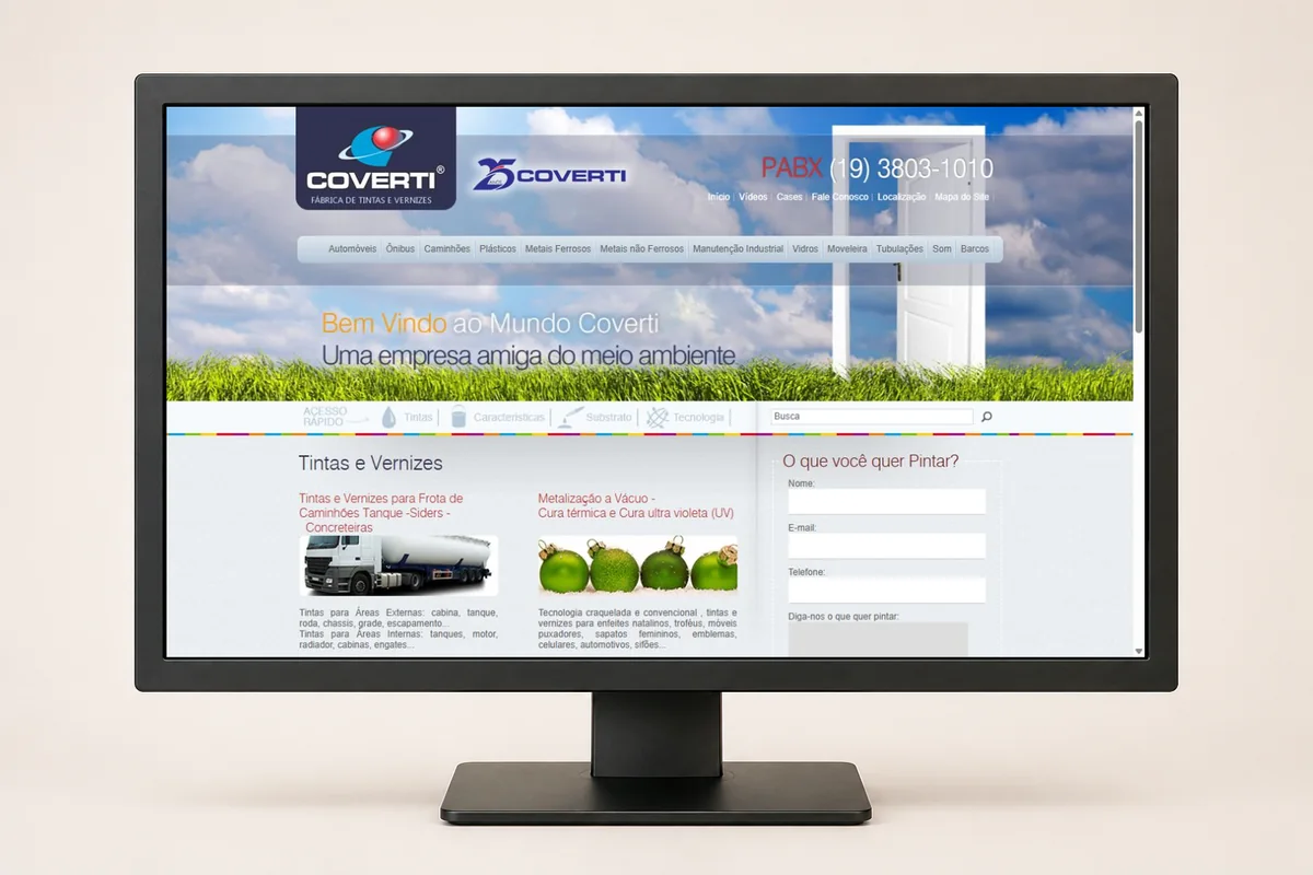Versão de 2012 do site da Coverti exibida em monitor LCD compatível com a época