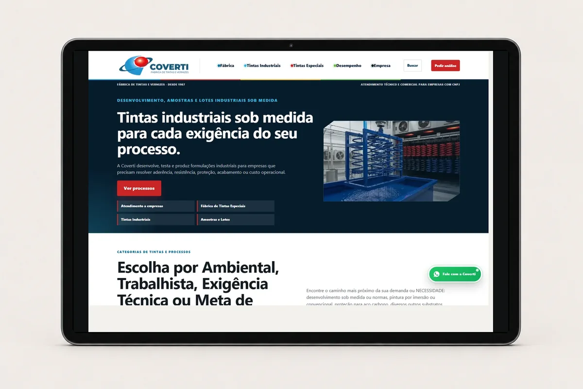Site atual da Coverti apresentado em tablet, com tintas industriais organizadas por processos e exigências técnicas